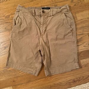 American Eagle Mens Khaki Chino Shorts
 (31 X 9)  Great Condition.